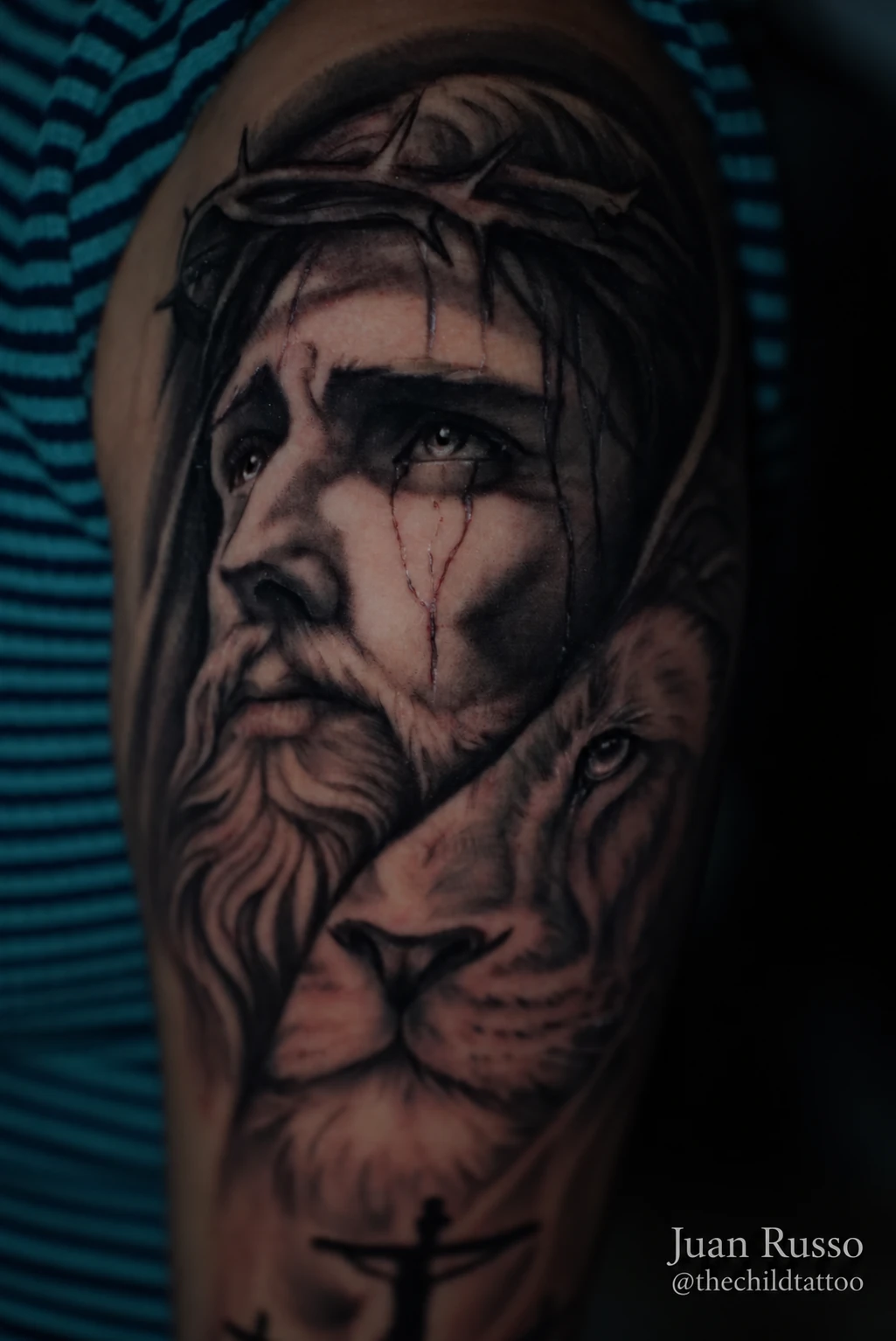 Tatuaje de cristo y león por Juan Russo en Cordova, Memphis.